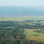 The valley to the South from Tunka range is wide and grassy ~ Долина к югу от гольцев широкая и травянистая