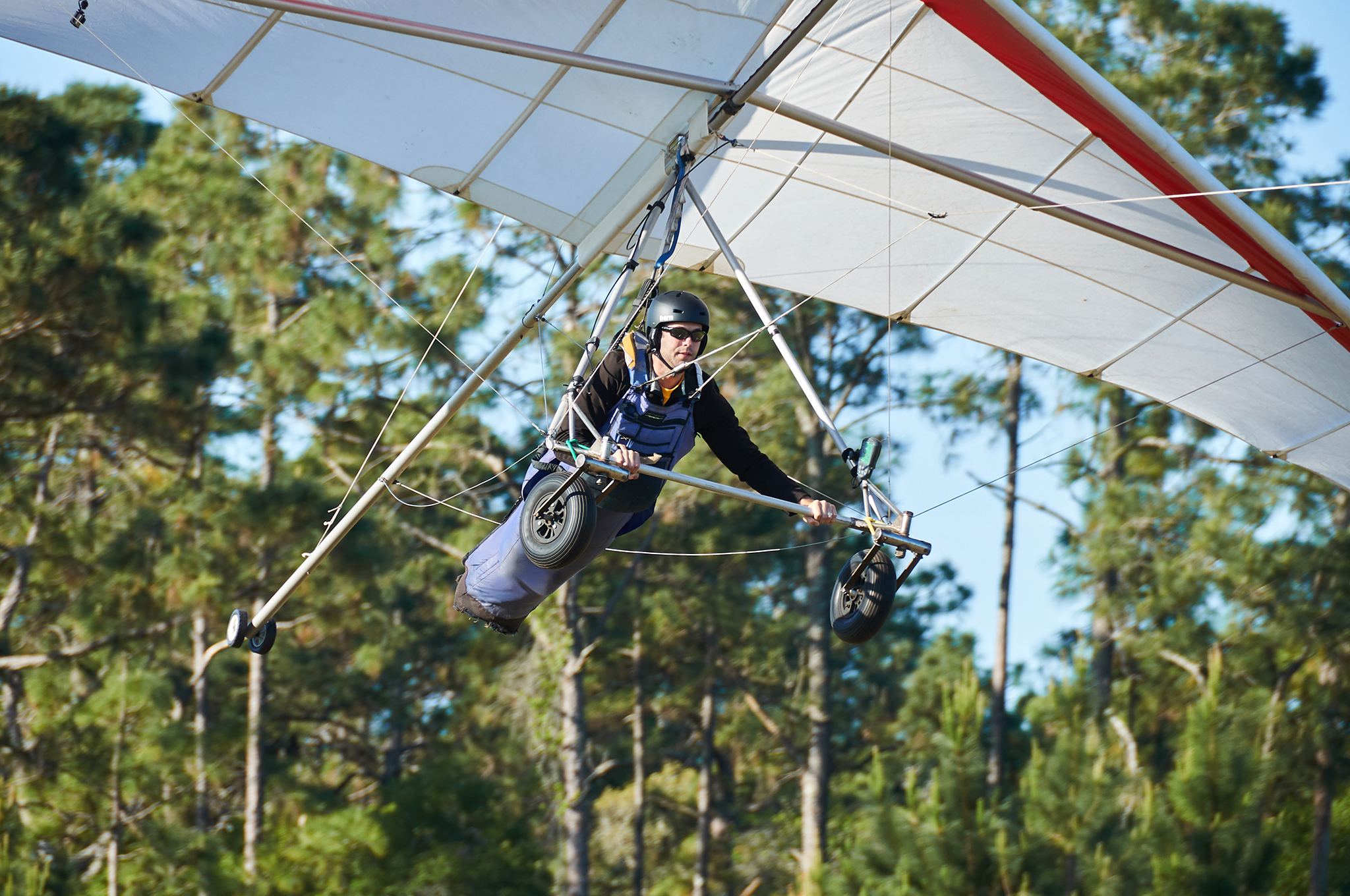 Jason in a hang glider ~ Джейсон на дельтаплане